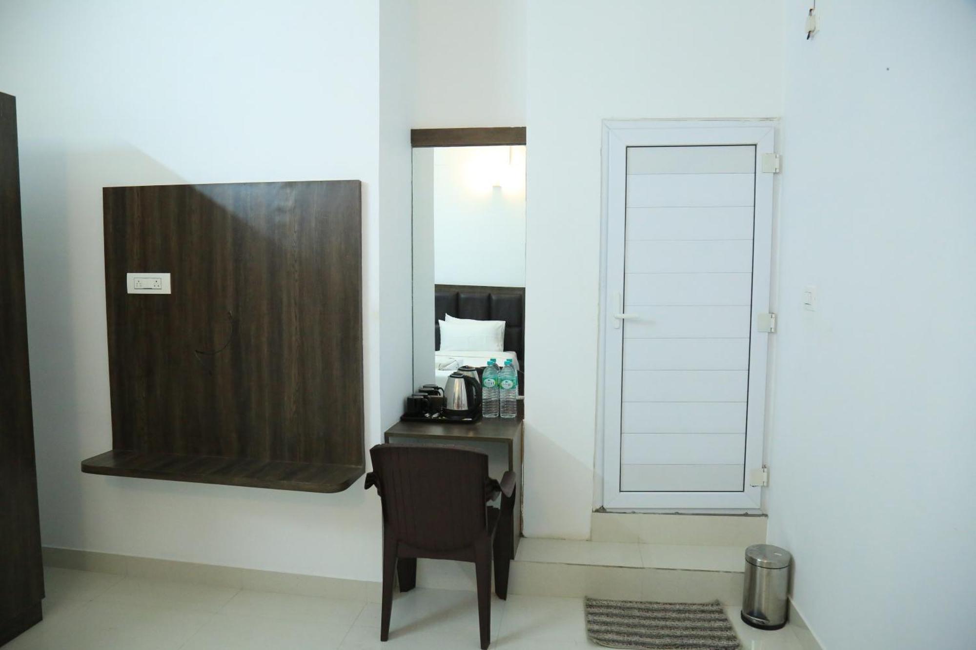 Christian Guest House Веллуру Экстерьер фото